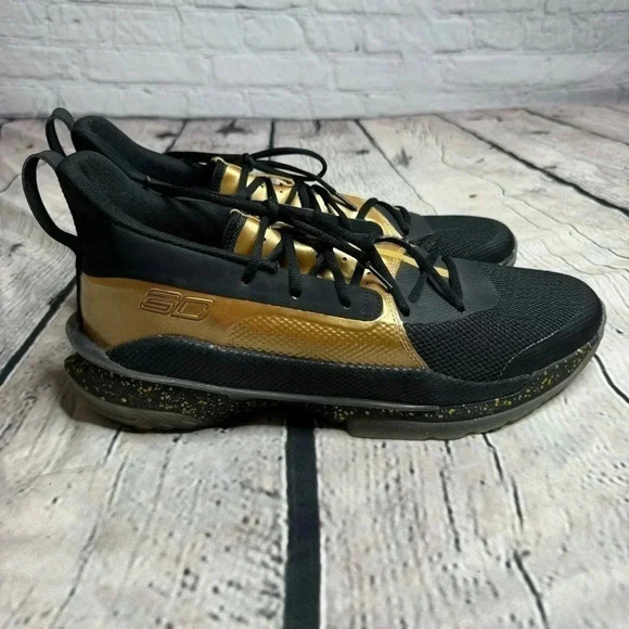 Under Armour UA Curry NBA Finals 7 Black Metallic Gold 3023300-002 Mens Size 15 - Picture 1 of 10